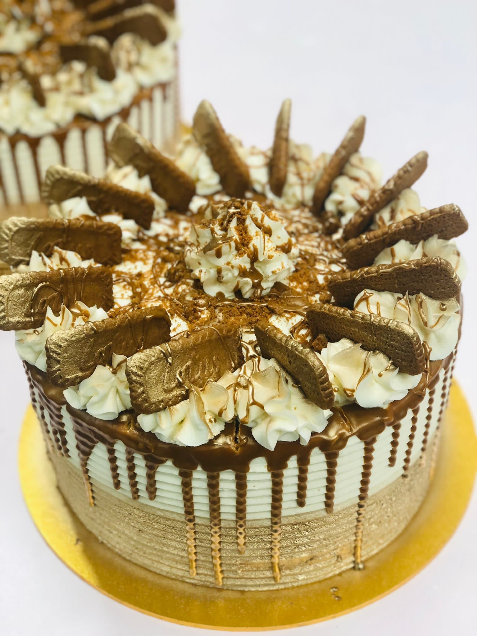 Chocolate Flower Cake | Yummy cakes, Cake recipes, Cake decorating