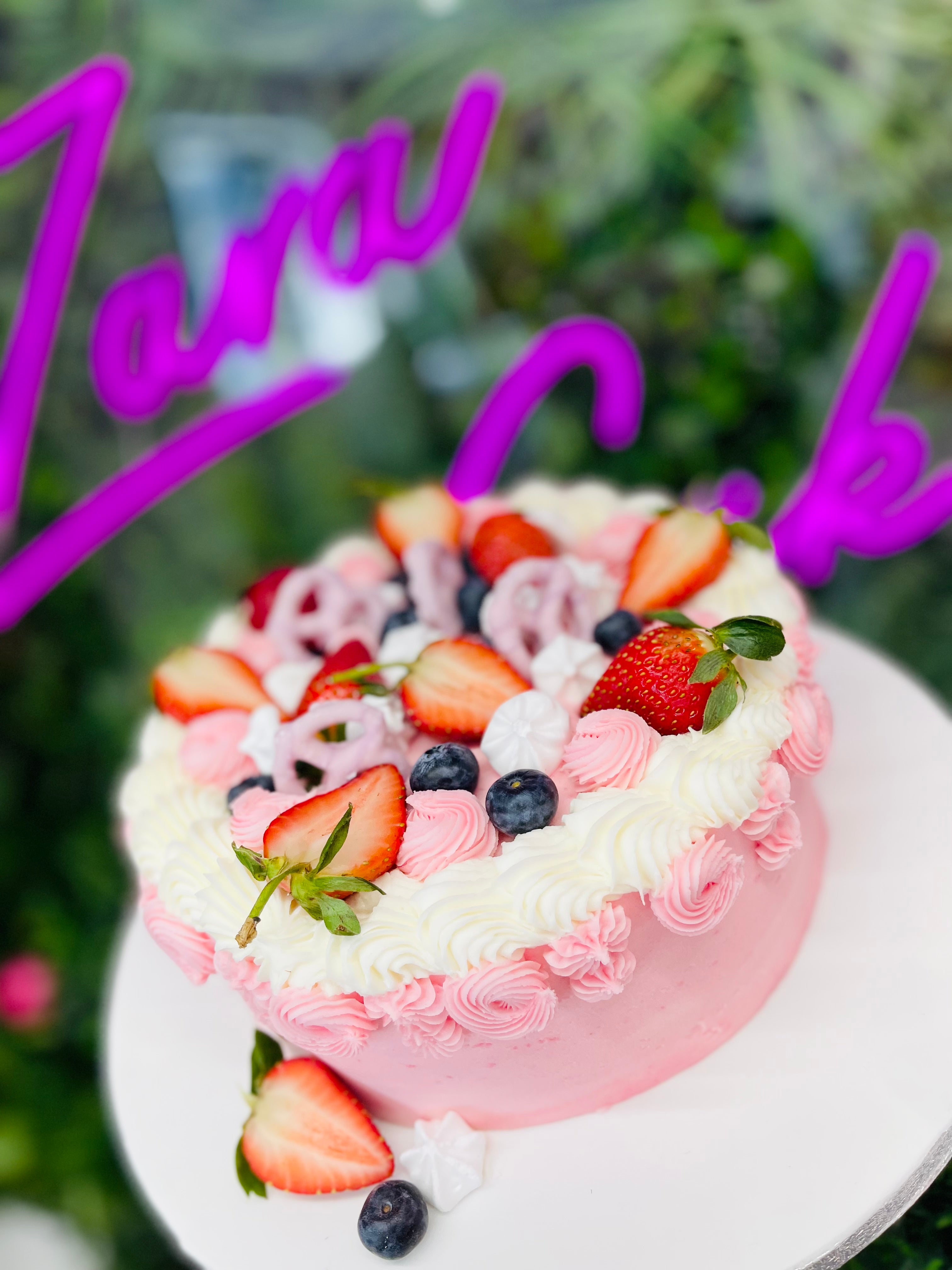 Send Fruit Cake with 5 Roses Bouquet Online | Faridabadcake