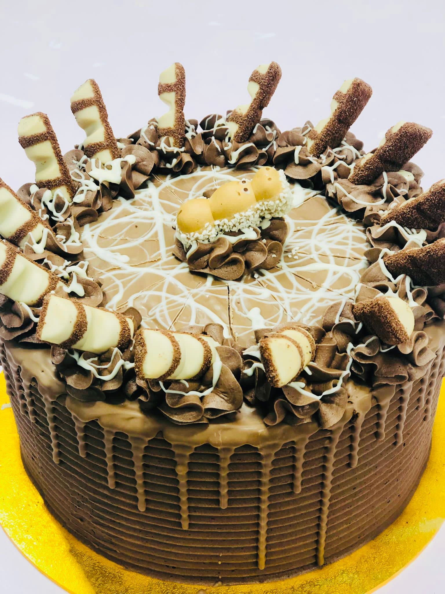 Kinder bueno themed 21st birthday cake... - Amy's Cakes&Bakes | Facebook